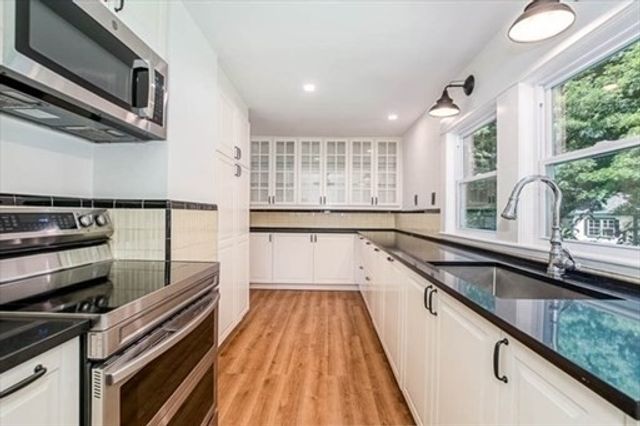 3 Oakhill Ave, Foxboro, MA 02035