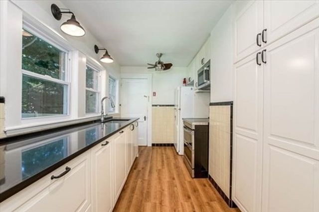 3 Oakhill Ave, Foxboro, MA 02035