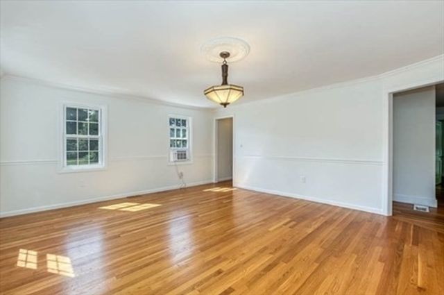 3 Oakhill Ave, Foxboro, MA 02035