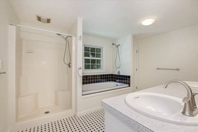 3 Oakhill Ave, Foxboro, MA 02035