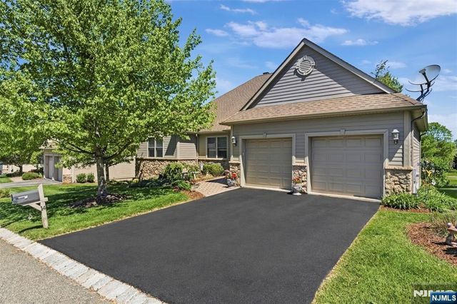 14 Wentworth Court, Hamburg, NJ 07419