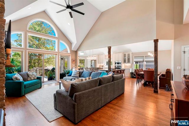 14 Wentworth Court, Hamburg, NJ 07419