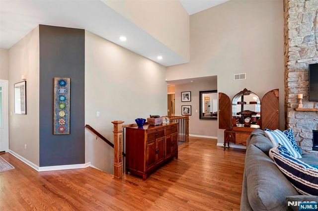 14 Wentworth Court, Hamburg, NJ 07419