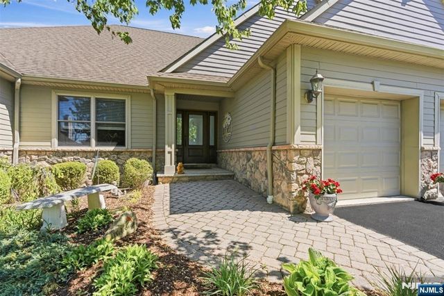 14 Wentworth Court, Hamburg, NJ 07419