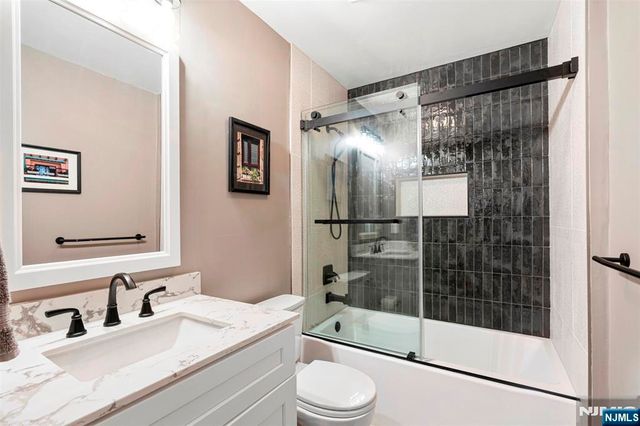 14 Wentworth Court, Hamburg, NJ 07419