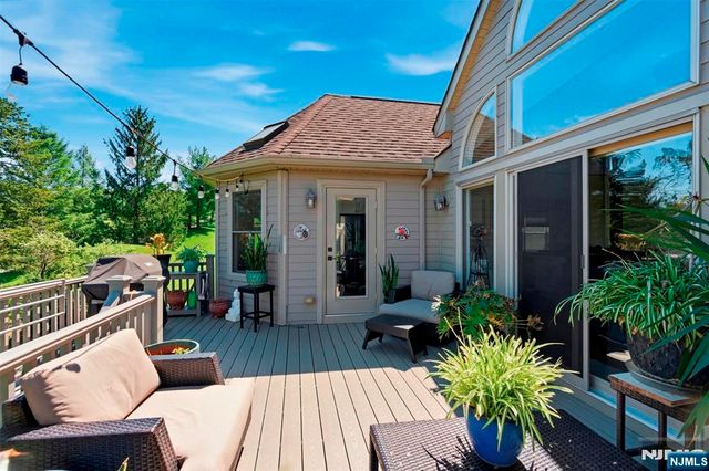 14 Wentworth Court, Hamburg, NJ 07419