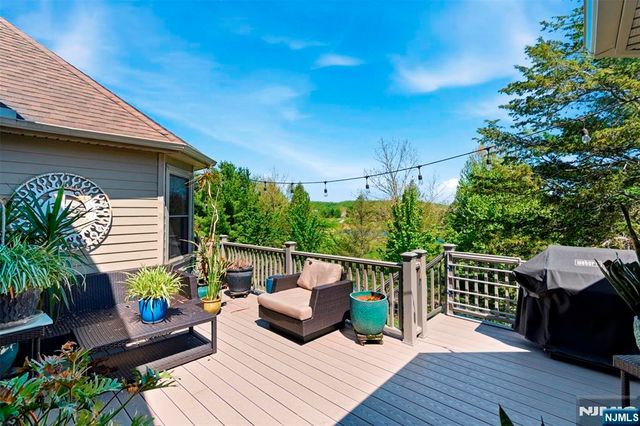 14 Wentworth Court, Hamburg, NJ 07419