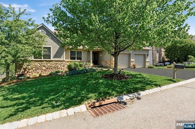 14 Wentworth Court, Hamburg, NJ 07419