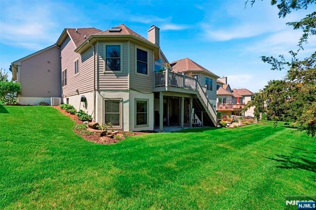 14 Wentworth Court, Hamburg, NJ 07419