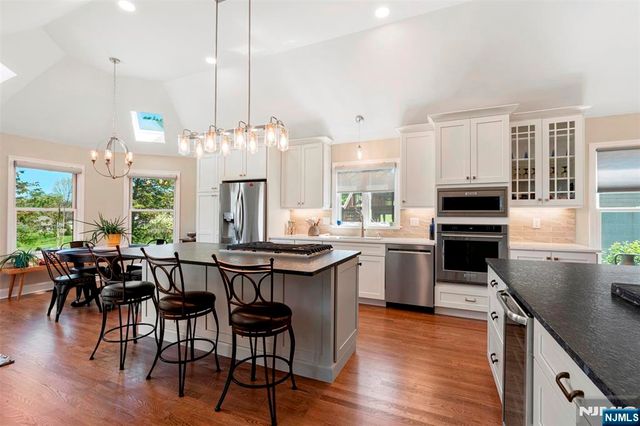 14 Wentworth Court, Hamburg, NJ 07419