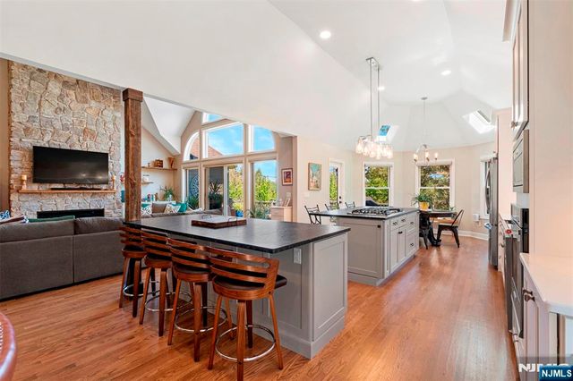 14 Wentworth Court, Hamburg, NJ 07419