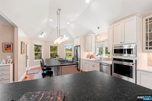 14 Wentworth Court, Hamburg, NJ 07419