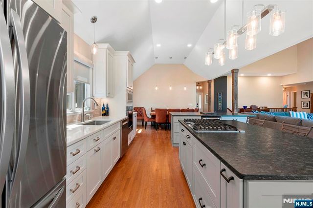 14 Wentworth Court, Hamburg, NJ 07419
