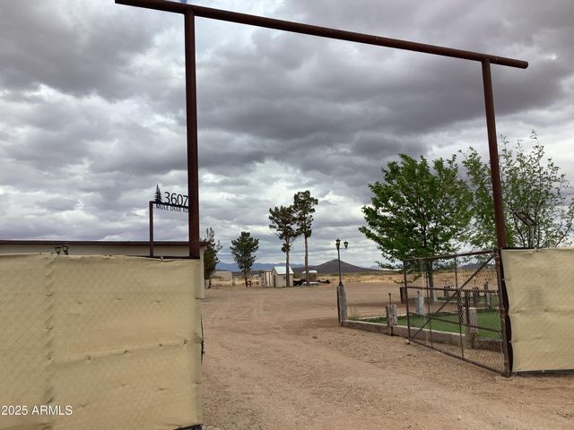 3607 E MULE DEER Road, Pearce, AZ 85625