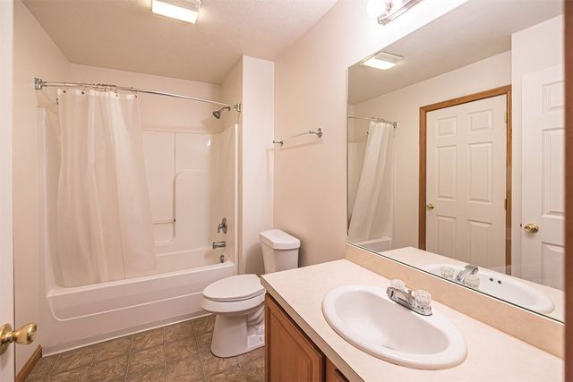 4131 WOOD HILLS Drive, Erie, PA 16502