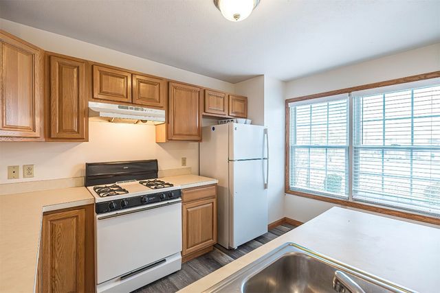 4131 WOOD HILLS Drive, Erie, PA 16502