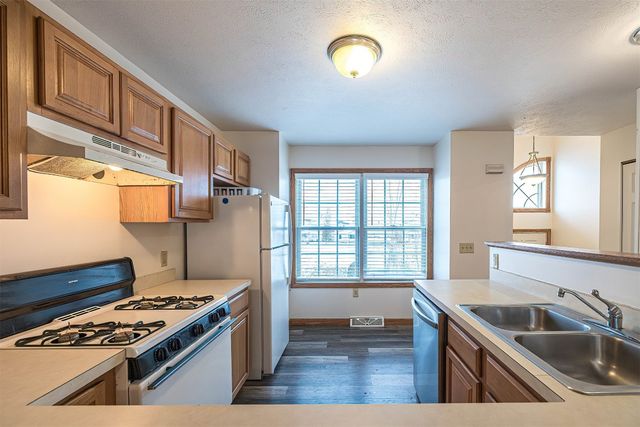 4131 WOOD HILLS Drive, Erie, PA 16502