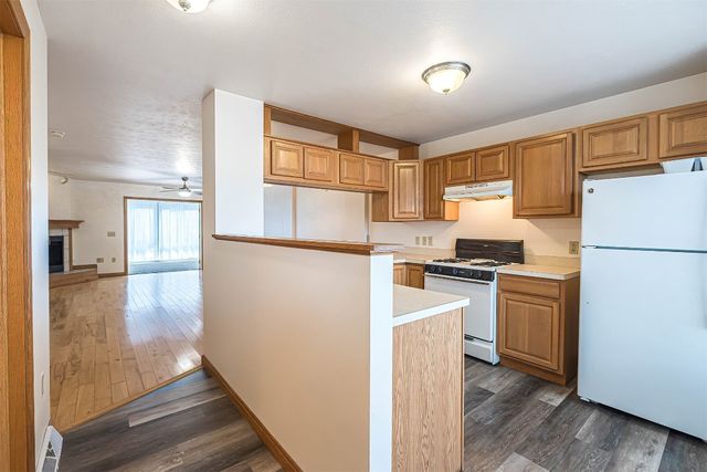 4131 WOOD HILLS Drive, Erie, PA 16502