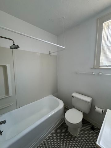 28w579 Stafford Place 1, Warrenville, IL 60555