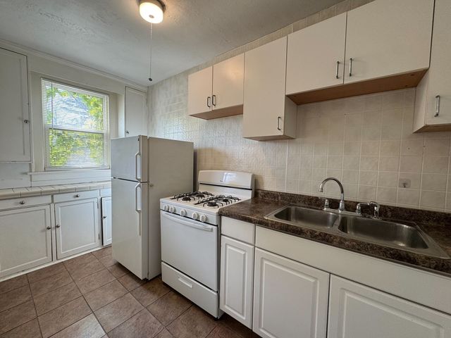 28w579 Stafford Place 1, Warrenville, IL 60555