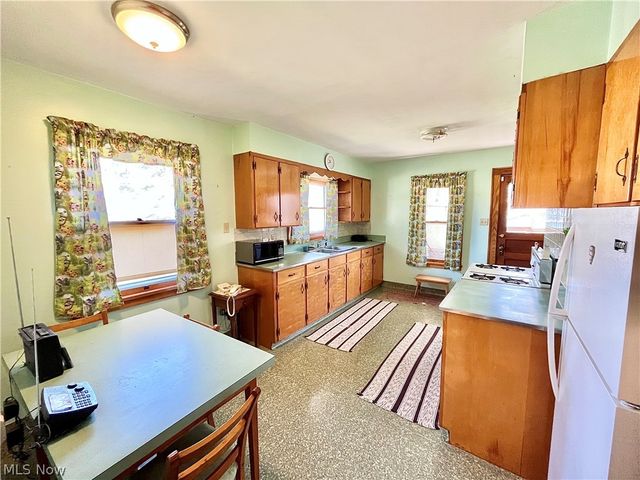 716 Grove Street, Conneaut, OH 44030