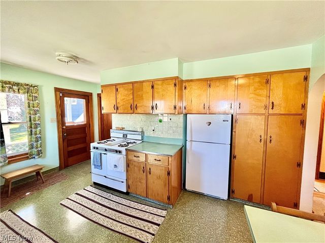 716 Grove Street, Conneaut, OH 44030