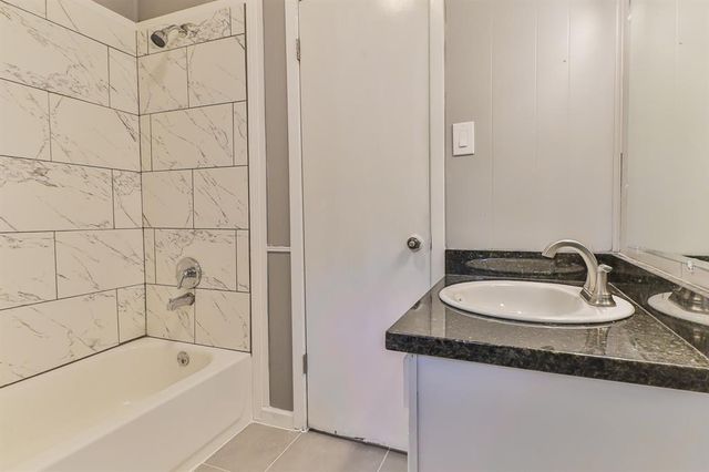 20 W Oakridge Drive, Point Blank, TX 77364