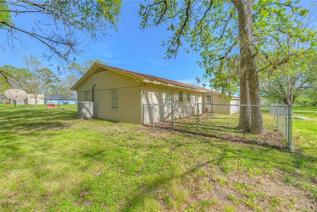 20 W Oakridge Drive, Point Blank, TX 77364
