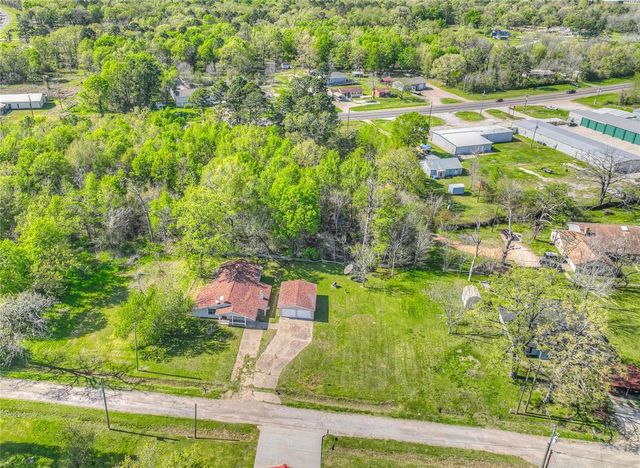20 W Oakridge Drive, Point Blank, TX 77364