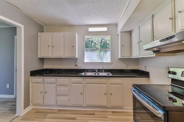20 W Oakridge Drive, Point Blank, TX 77364