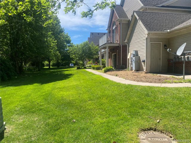 34558 Northrup Drive 8, Chesterfield Township, MI 48047