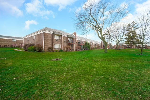 10361 DEARLOVE Road 1I, Glenview, IL 60025