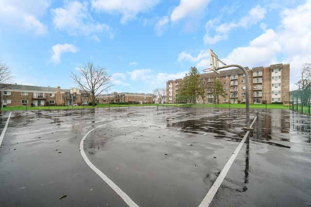 10361 DEARLOVE Road 1I, Glenview, IL 60025