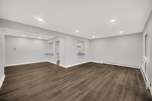 10361 DEARLOVE Road 1I, Glenview, IL 60025