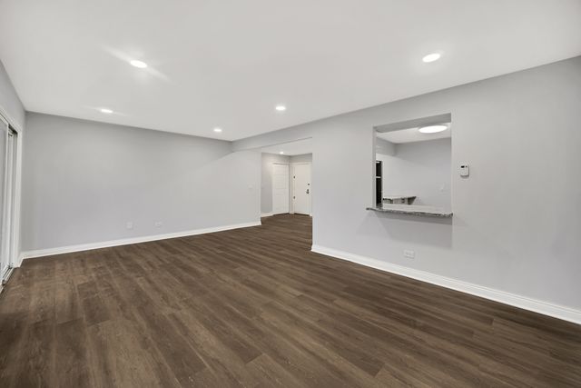 10361 DEARLOVE Road 1I, Glenview, IL 60025