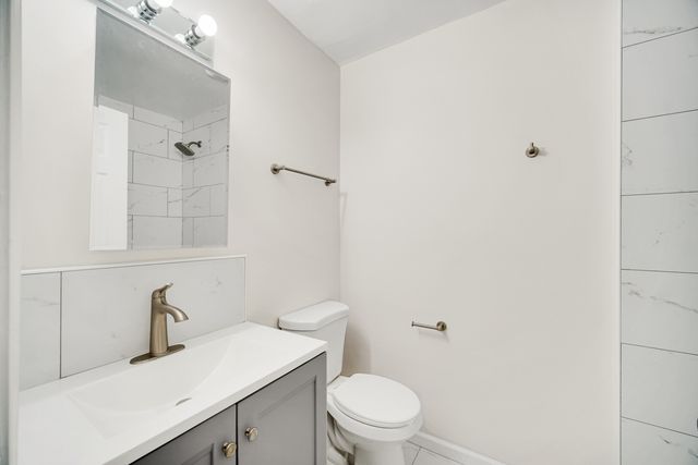 10361 DEARLOVE Road 1I, Glenview, IL 60025