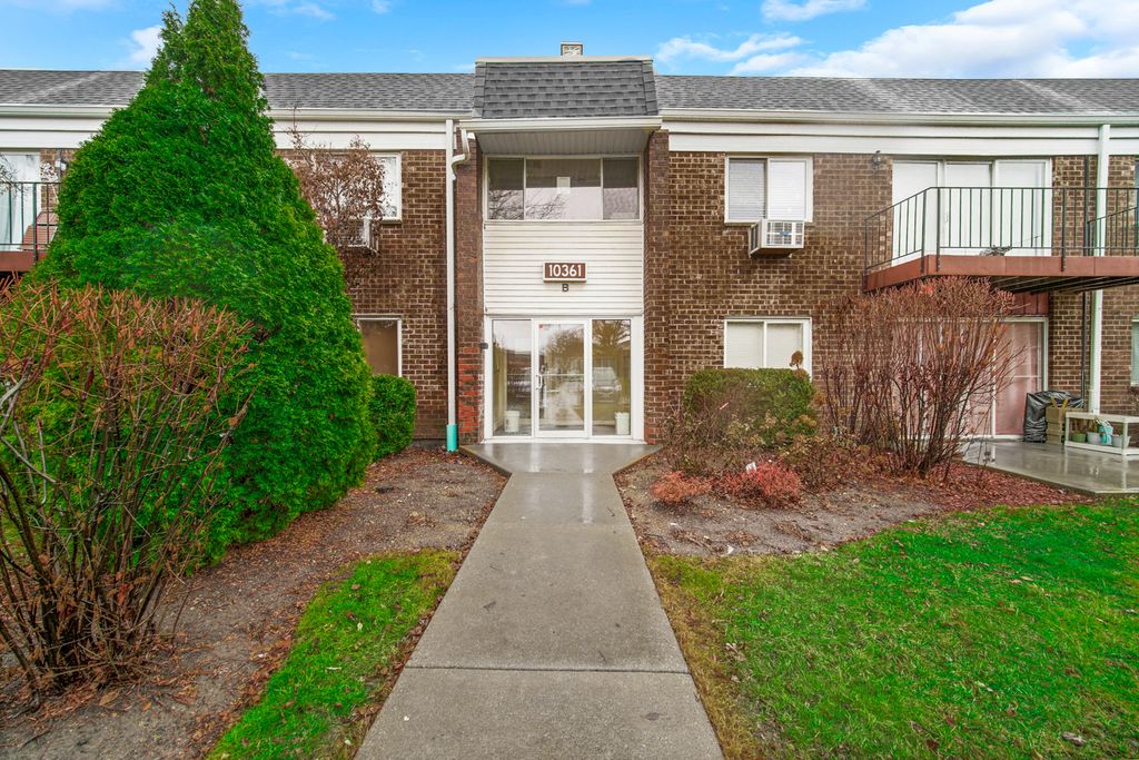 10361 DEARLOVE Road 1I, Glenview, IL 60025