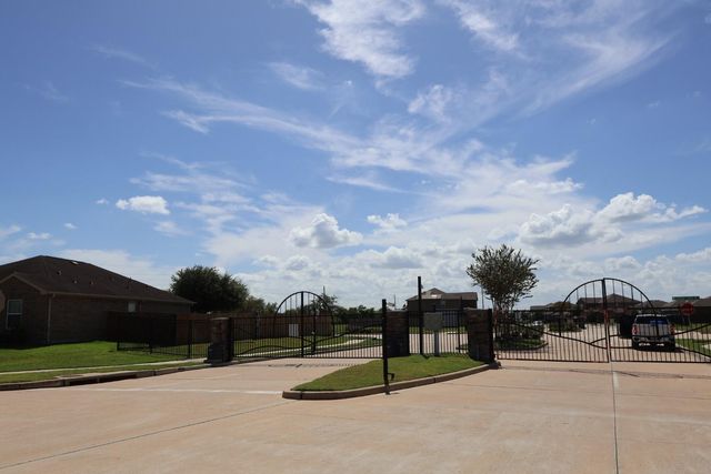 9811 Blue Sapphire Dr Drive, Iowa Colony, TX 77583