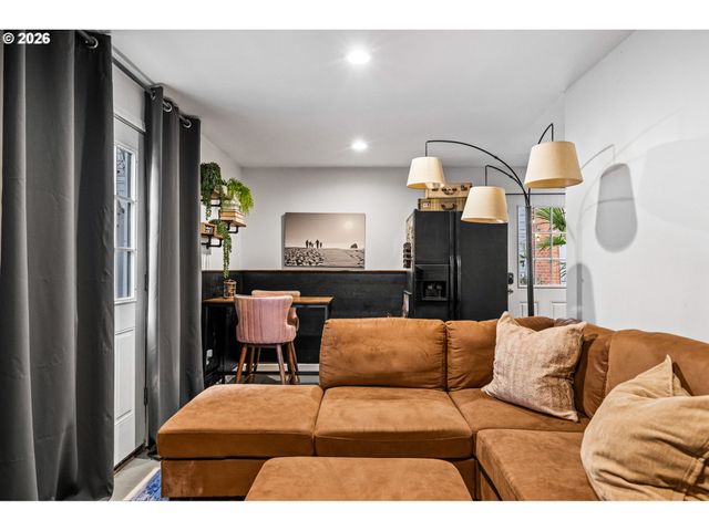 1200 Ne TERRITORIAL Rd 72, Canby, OR 97013