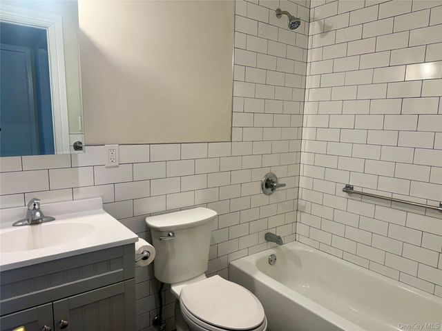 3 Toms Point Lane A, Port Washington, NY 11050