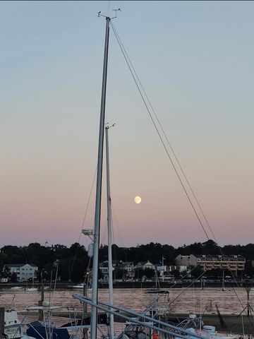 3 Toms Point Lane A, Port Washington, NY 11050