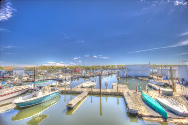 3 Toms Point Lane A, Port Washington, NY 11050