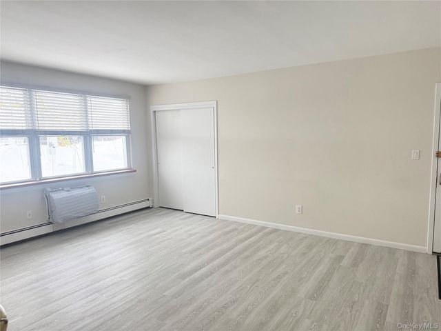 3 Toms Point Lane A, Port Washington, NY 11050