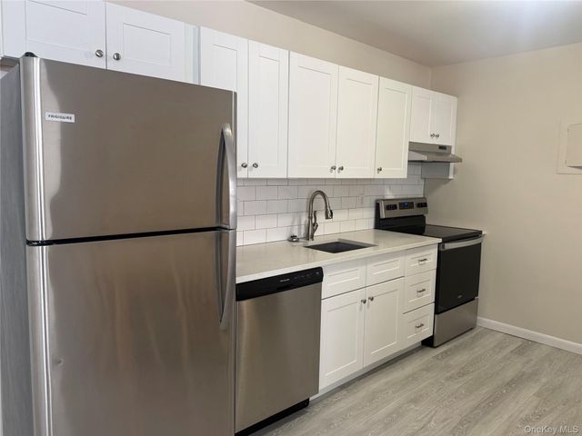 3 Toms Point Lane A, Port Washington, NY 11050