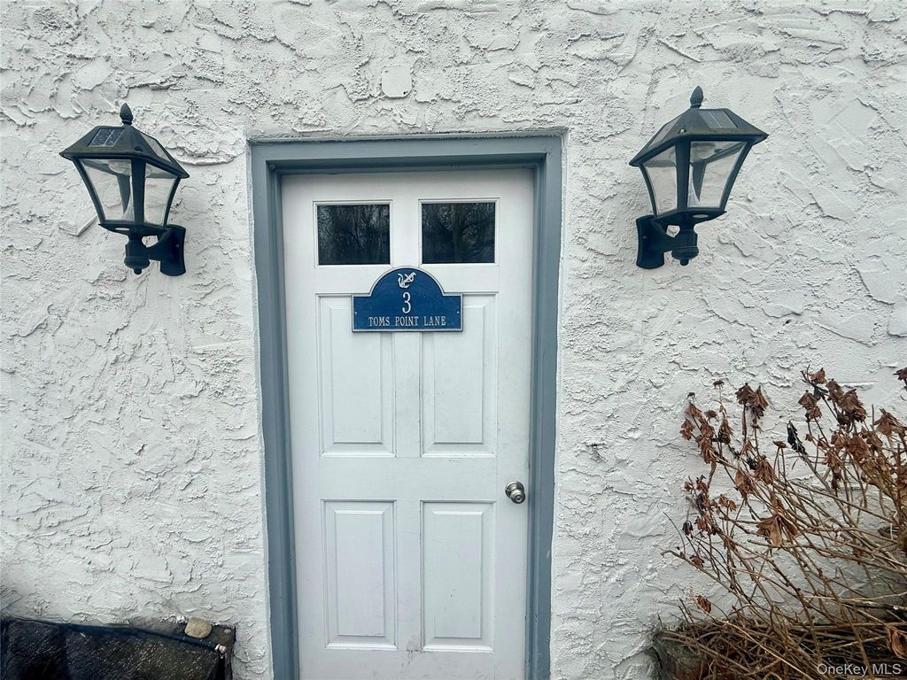 3 Toms Point Lane A, Port Washington, NY 11050