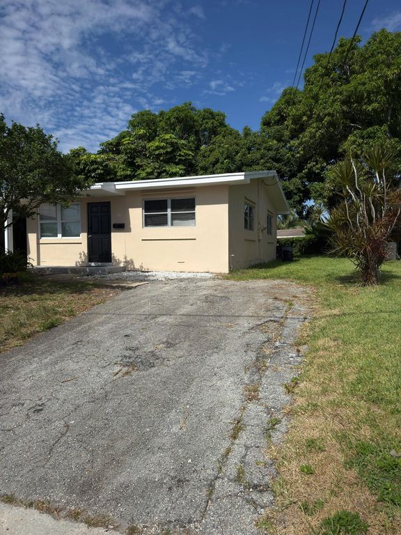 307 Northlake Drive, North Palm Beach, FL 33408