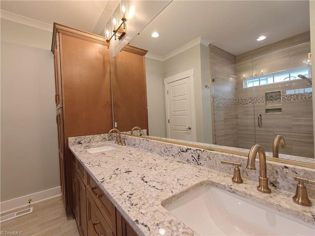9461 White Tail Trail, Kernersville, NC 27284
