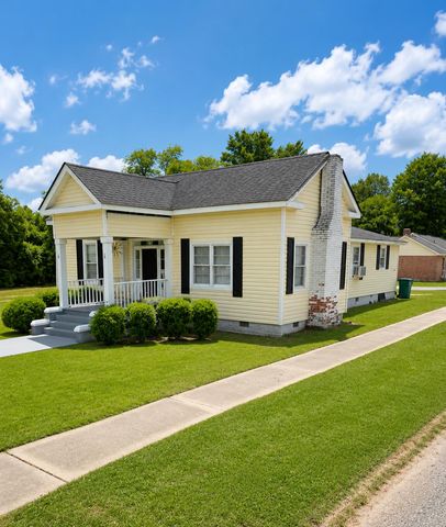 48 W Huggins Street, Manning, SC 29102