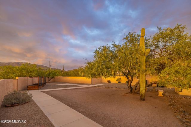 2305 N El Camino Rinconado, Tucson, AZ 85749