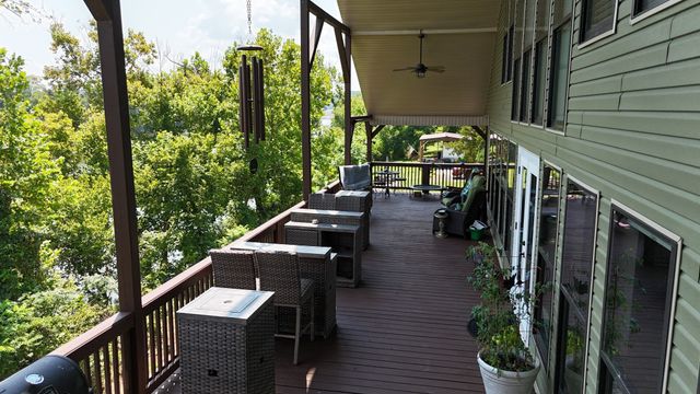 950 Sauger Dr, Charlotte, TN 37036